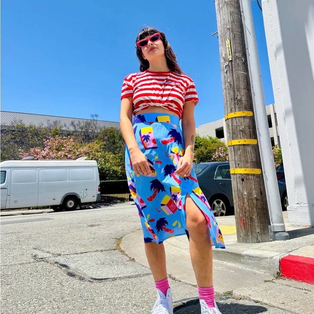 Nooworks slit skirt in the print “Bug Out” XS.
Print on image 3 - Picture 2 of 5